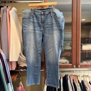 J Crew 9" Vintage Slim Straight Jean Size 36